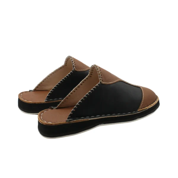 Babouche en cuir pour homme marron, vue arrière avec finition ouverte au talon