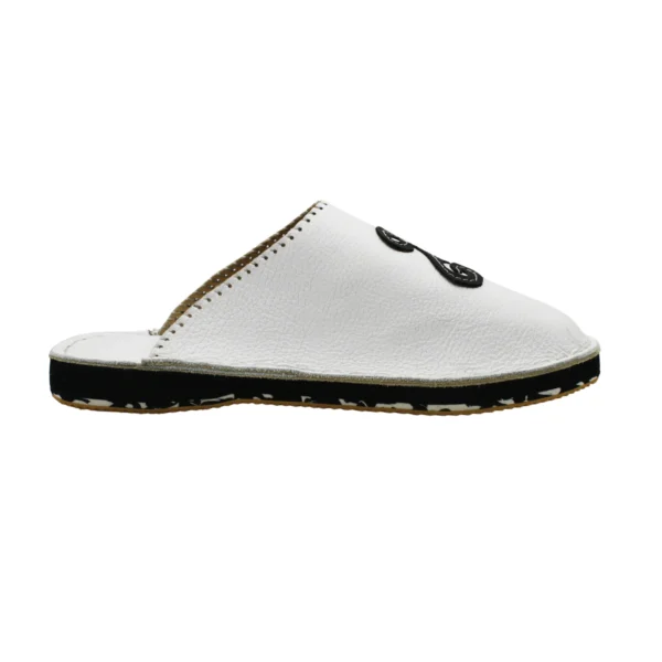 Babouche cuir blanche traditionnelle vue latérale droite avec broderie noire