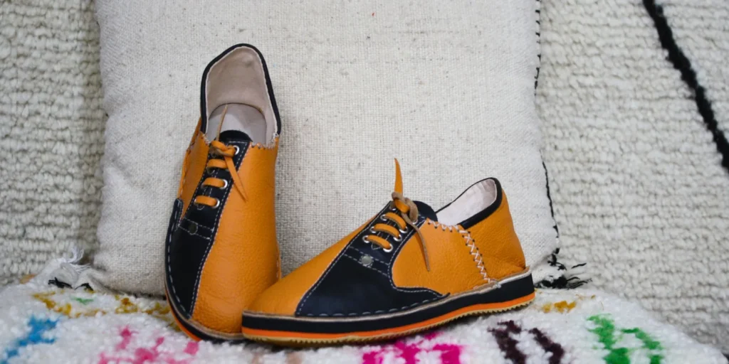 Comment reconnaître une bonne babouche Le cuir bicolore, la couture solide et le design unique de Bagha Shoes